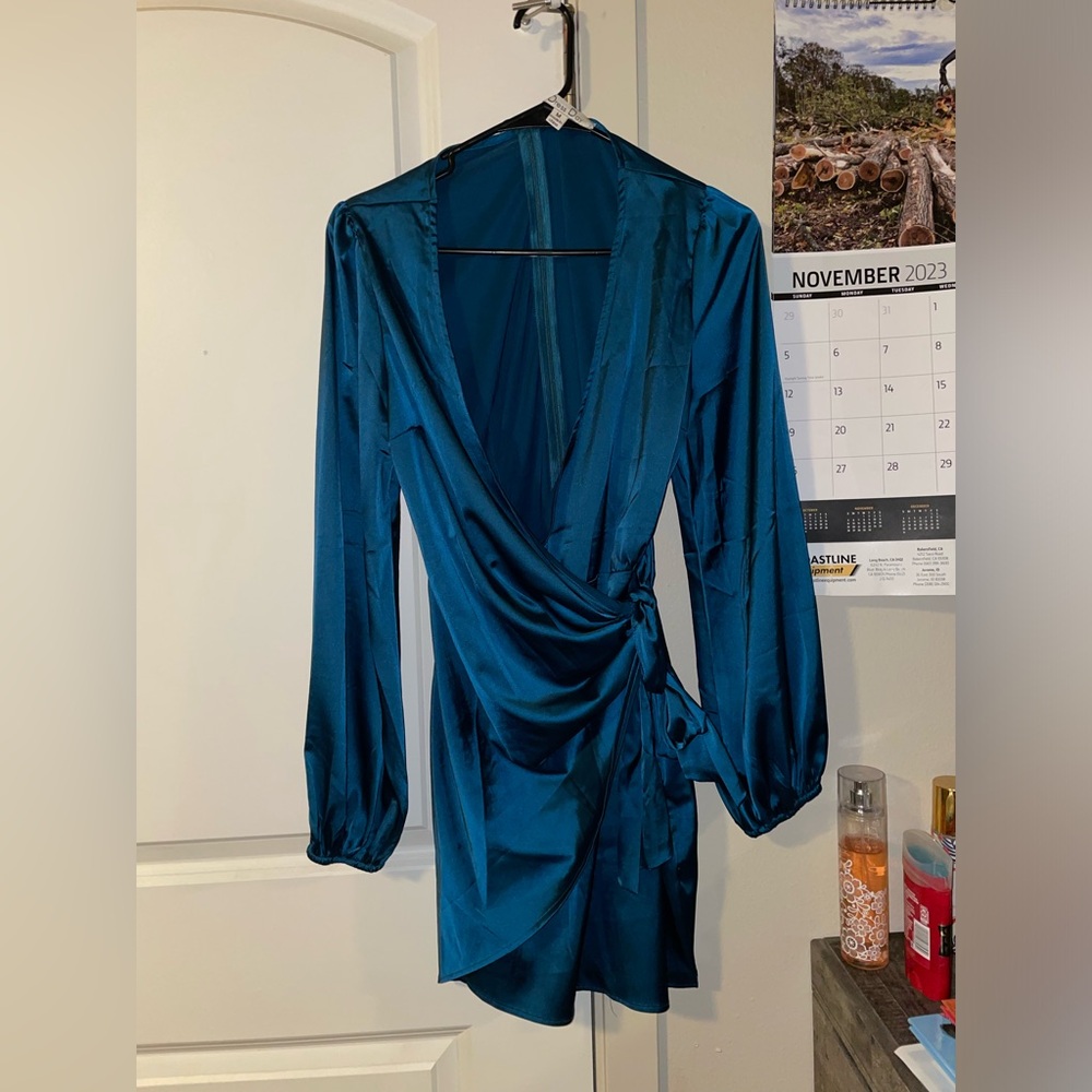 Bar T Boutique satin dress size medium. NWOT